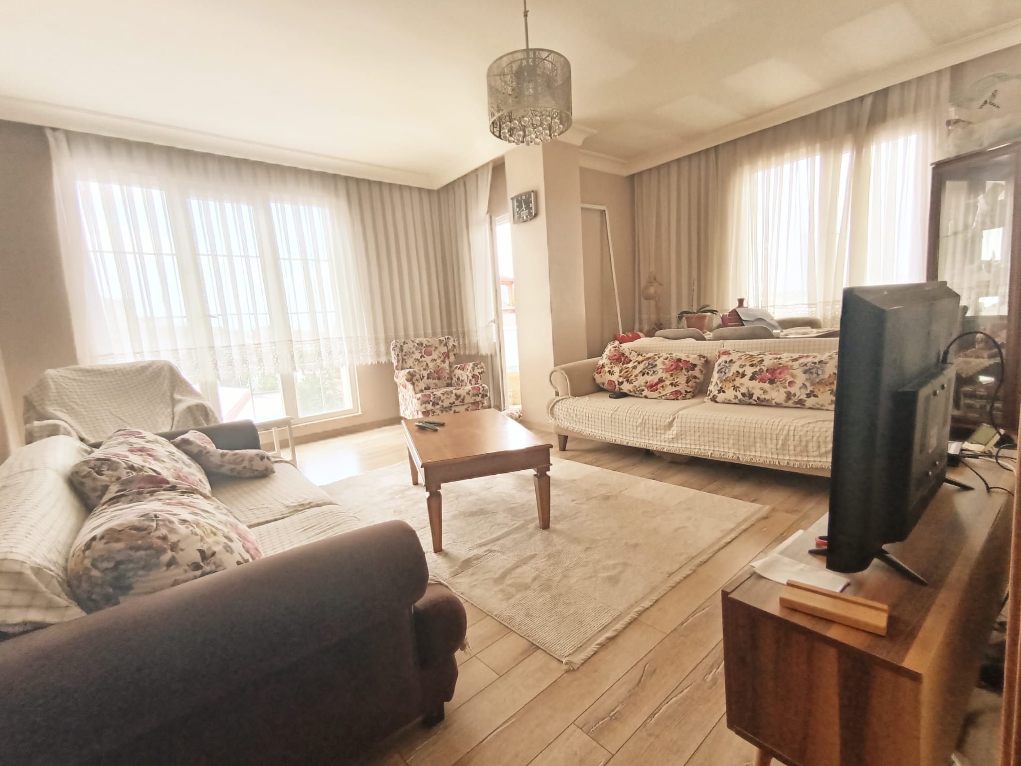Meclİs Mah.satilik Firsat 3+1 İskanli 130 M2 MÜkemmel Daİre